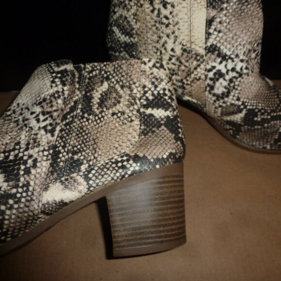 Maurices Faux Snakeskin Ankle Boots – Size 10 - Picture 2 of 11